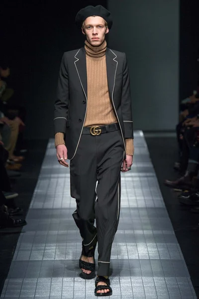 Look 30